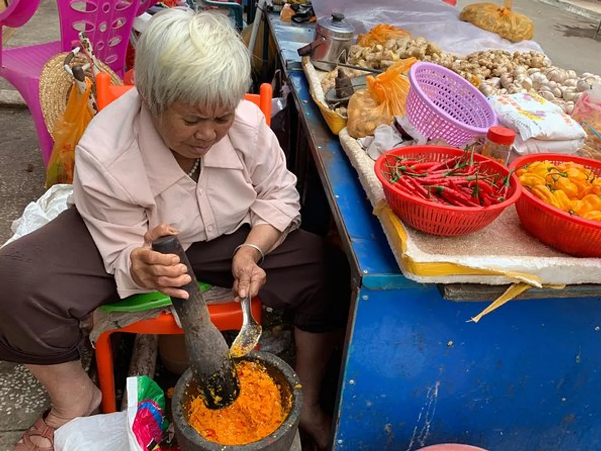 Sanya: Luhuitou Park Sunset & Local Seafood Market Half-Day Tour