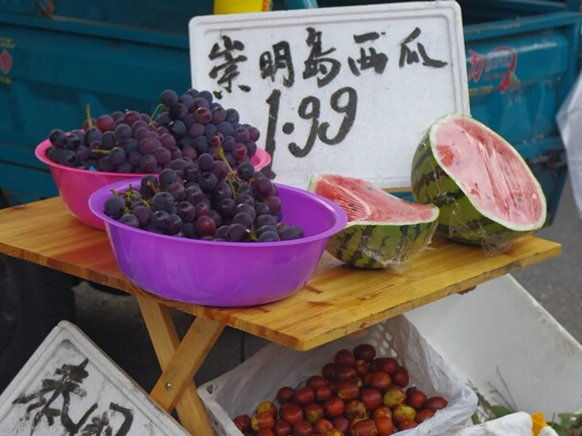 Hangzhou: Mini-Hike + Wushan Local Market Life Half-Day Tour