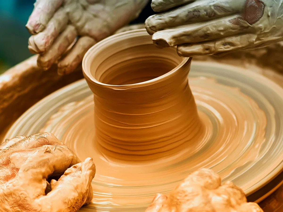 Jingdezhen Porcelain Wheel-Throwing Workshop with English Guide