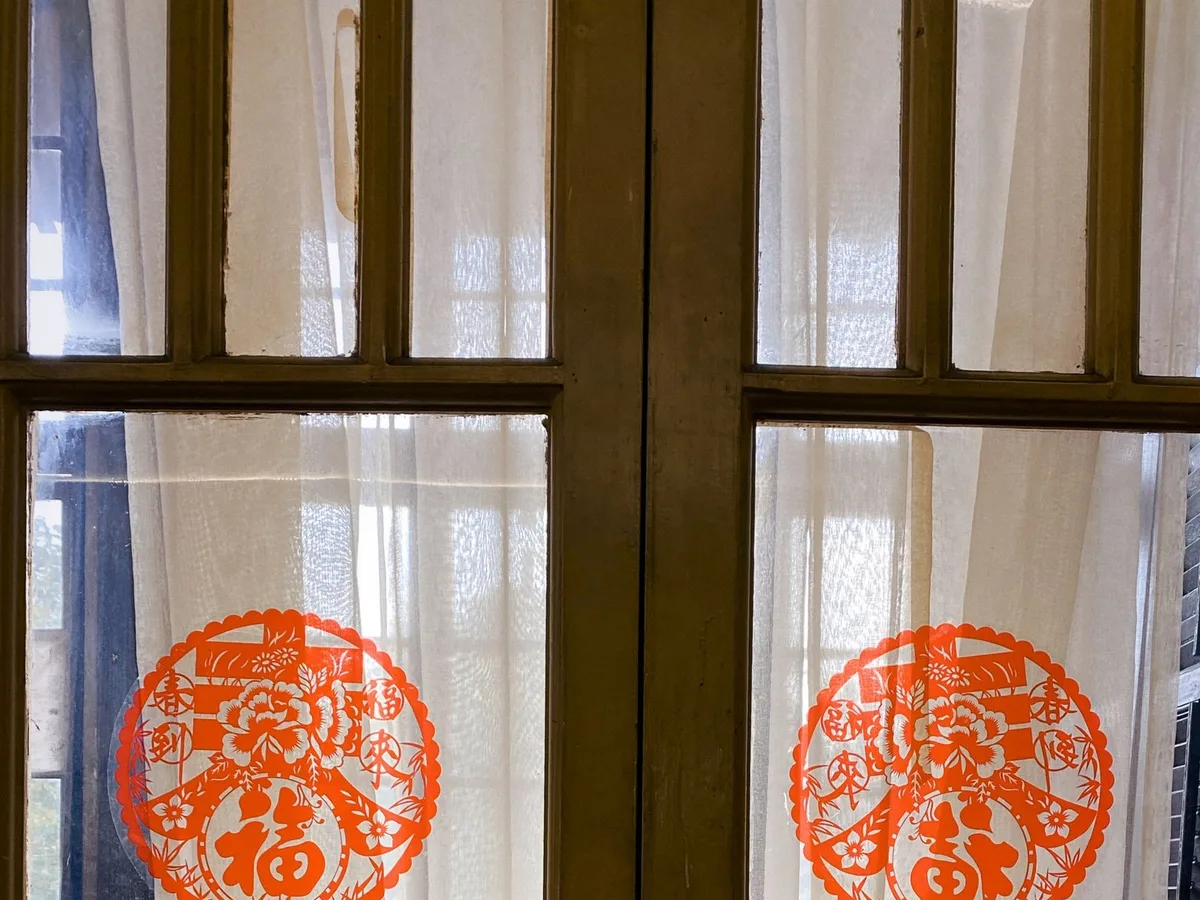Pingyao Paper Cutting and Lacquerware Workshop with English Guide