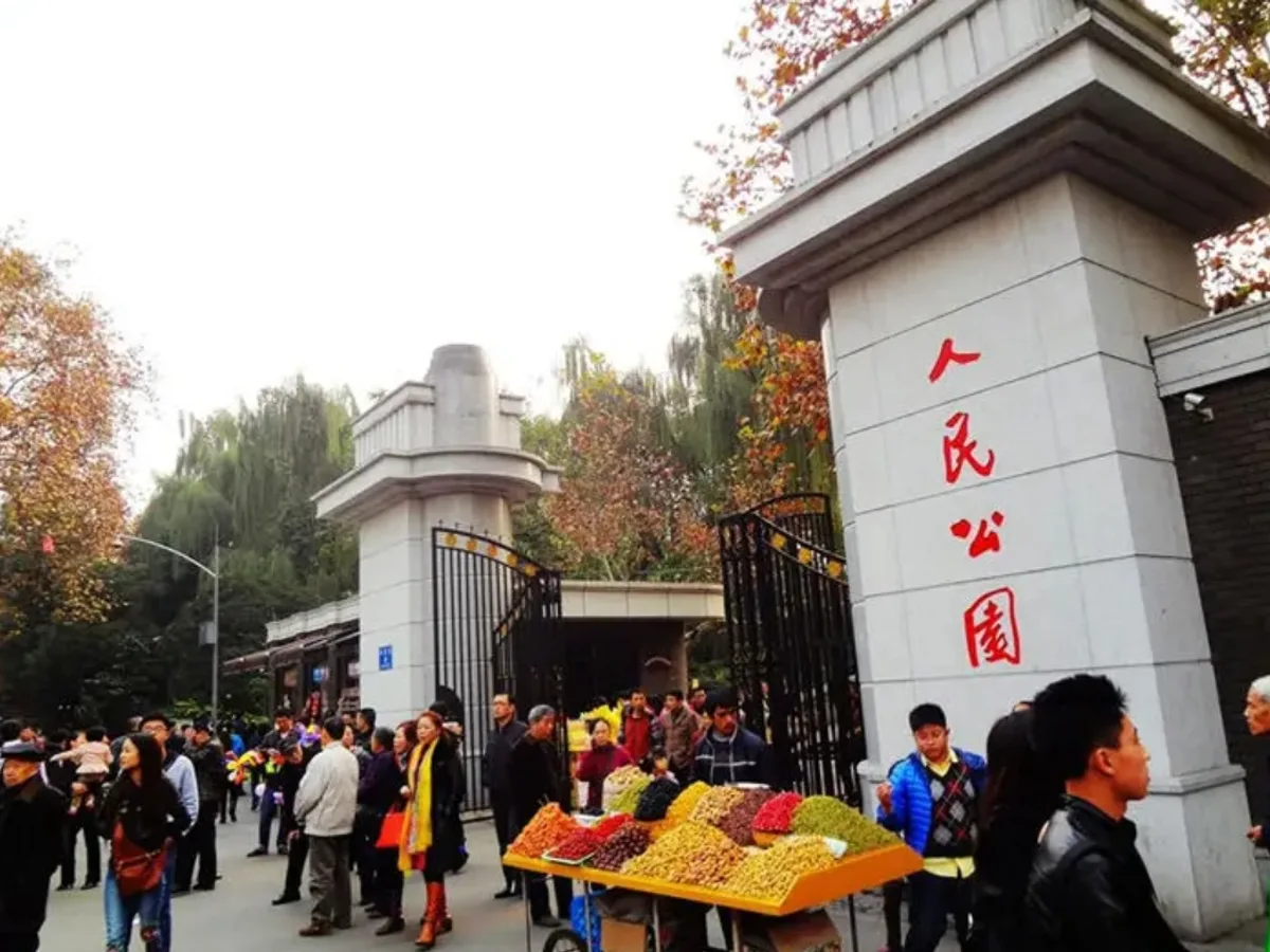 3-Hour Walking Tour in Chengdu People's Park and Learning Mahjong