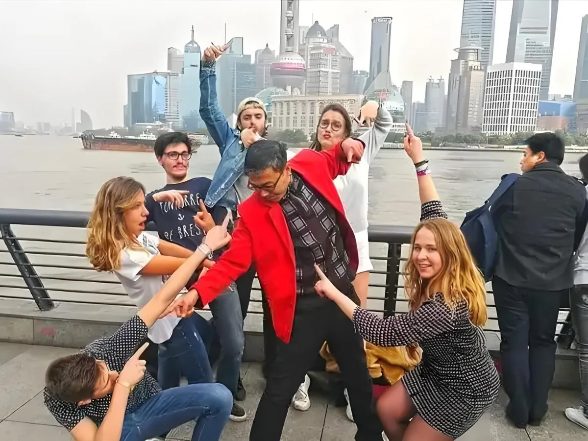 Shanghai: Art Deco Architecture Walking Tour · 2/4