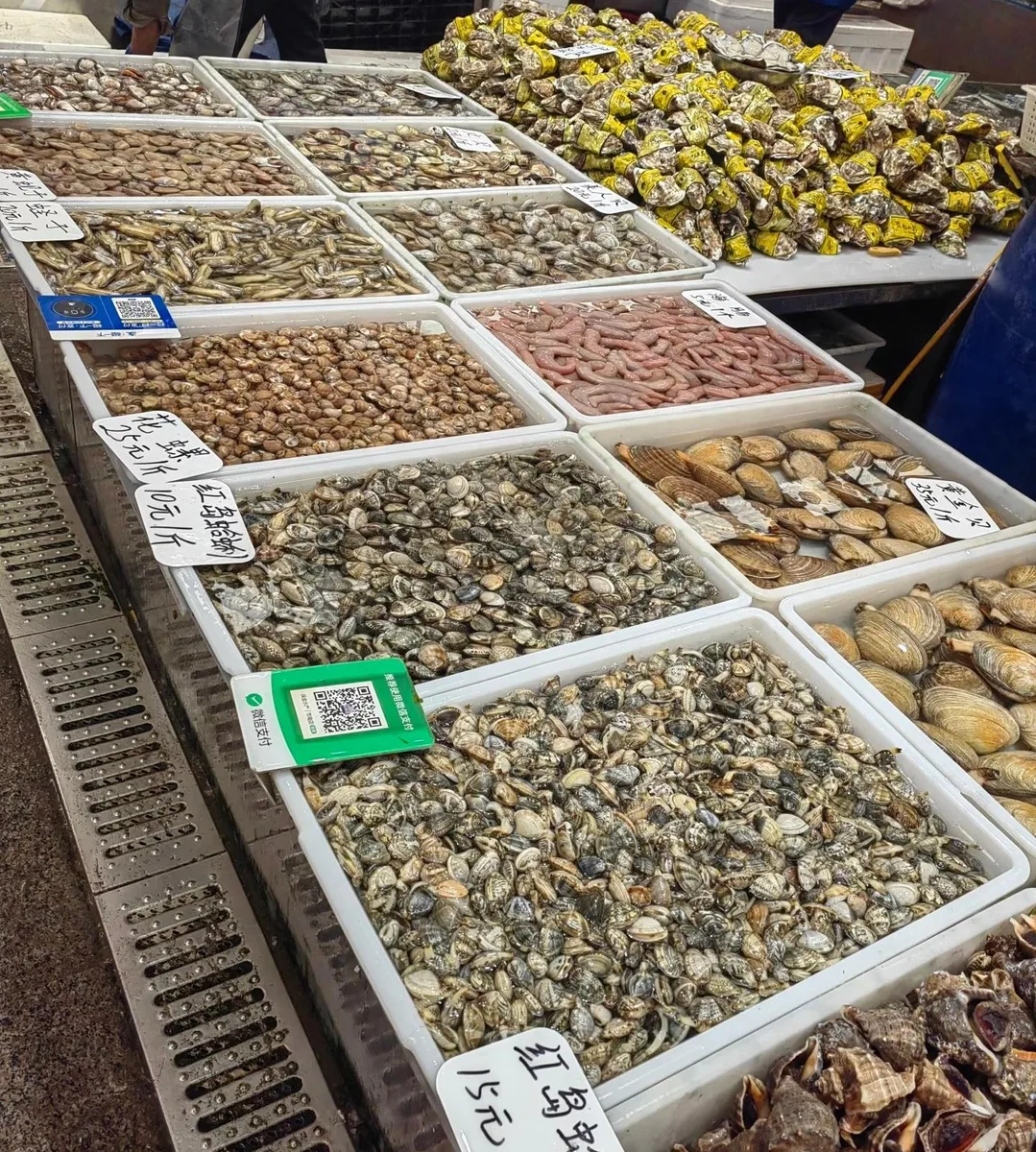Tasting Qingdao: Local Market & Seafood Feast with Beer · 3/4