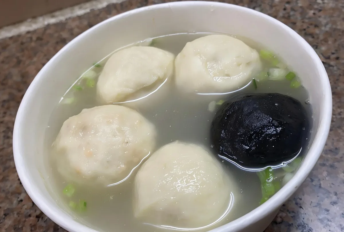 Xiamen local food tour on Historic Zhongshan Arcade Streets · 4/4