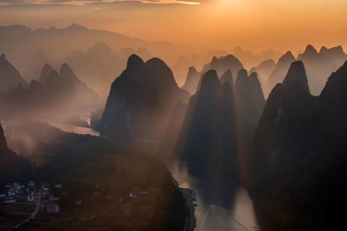 Yangshuo/Guilin: Full- or Half-Day Xianggong Hill Sunrise · 3/4