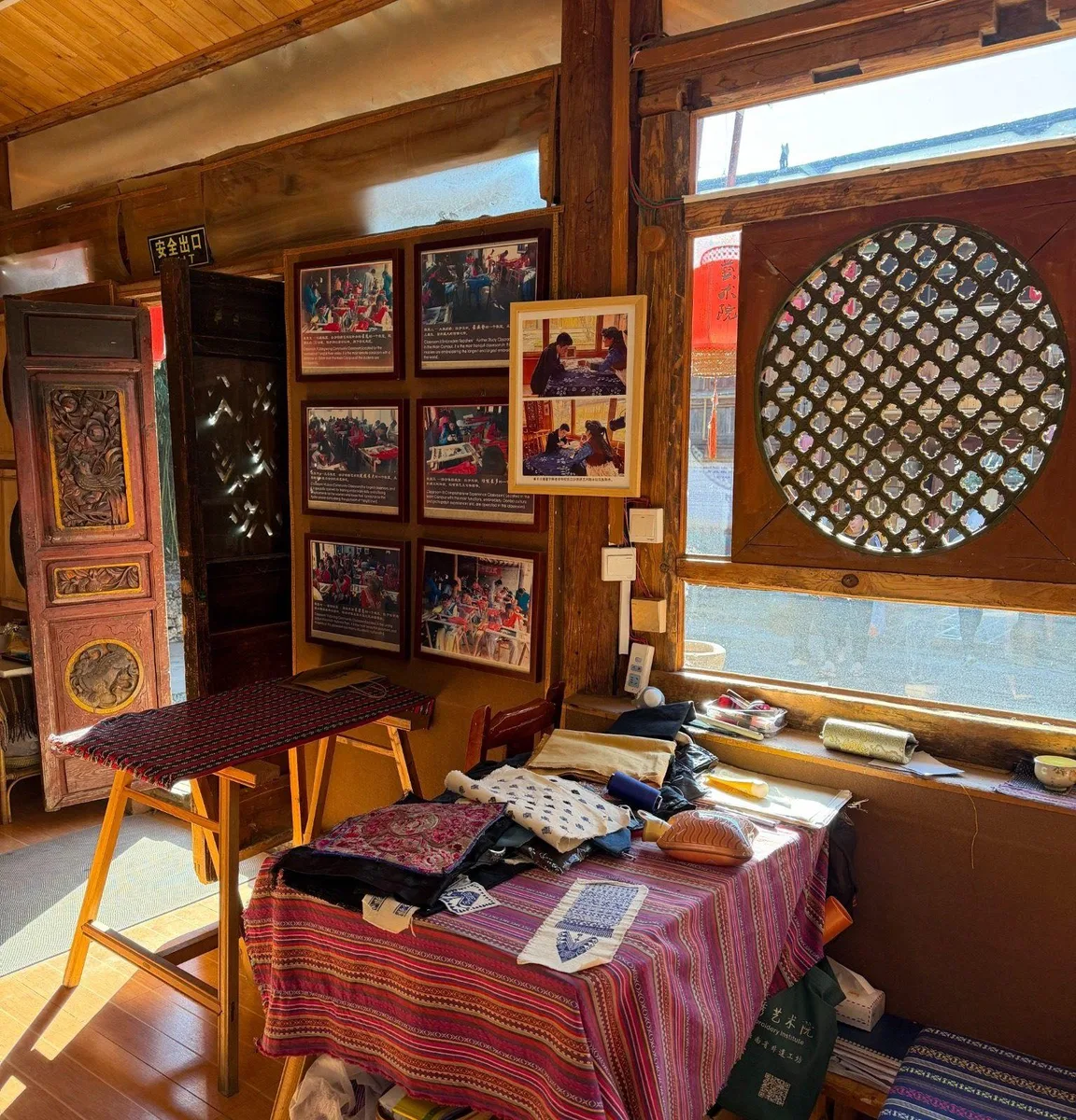 Lijiang: Traditional Craft Workshop With Paper, Tea & Art · 3/4