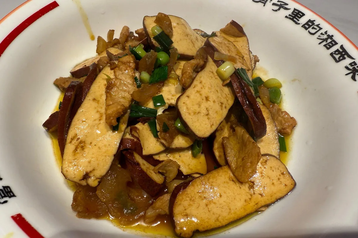 Lijiang: Evening Food Tour with Local Guide · 3/4