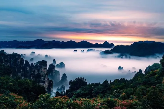 Zhangjiajie: Charm Xiangxi Folk Show Evening + Tujia Dinner Tour · 2/4