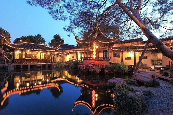 Suzhou: Master of the Nets Garden Night Tour with Pingtan Performance · 2/4