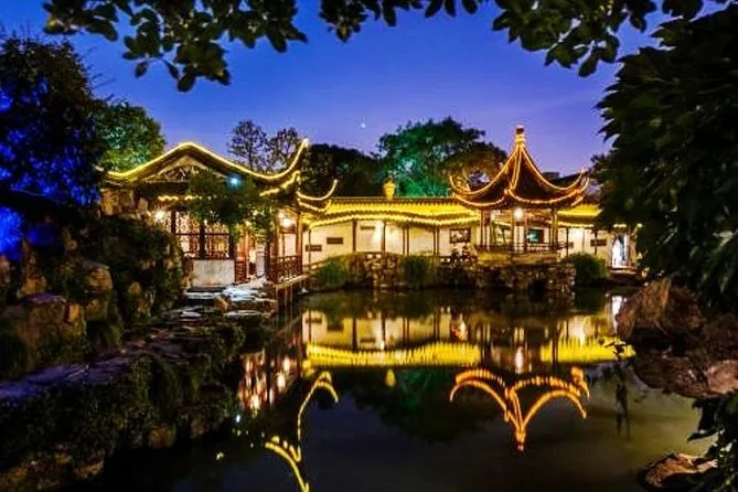 Suzhou: Master of the Nets Garden Night Tour with Pingtan Performance · 3/4