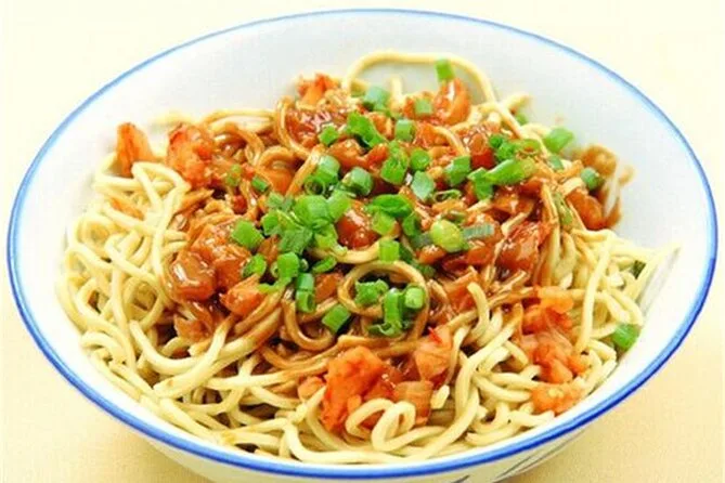 Wuhan Local Food Walking Tour: Hot Dry Noodles to Lotus Soup · 3/4