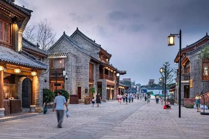 Luoyang Luoyi Old Town Walking Tour with Lijingmen Day Visit · 2/4
