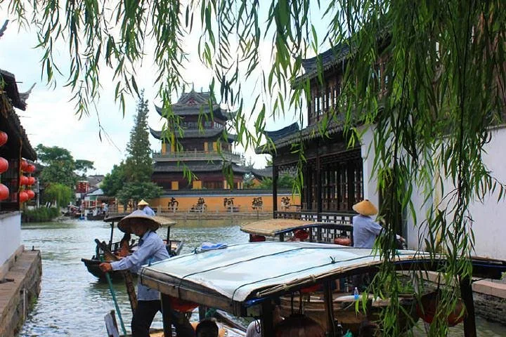 From Shanghai: Zhujiajiao Water Town Private Tour with Boat Ride · 2/4