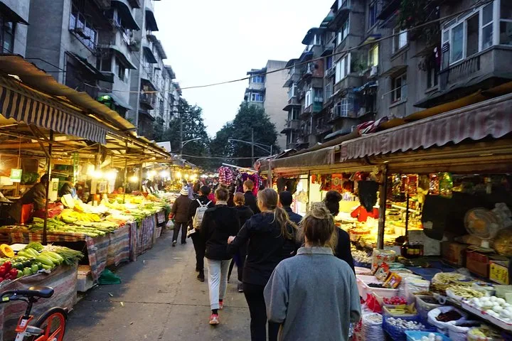 Chengdu Cooking Class with a Local Market Visit · 3/4