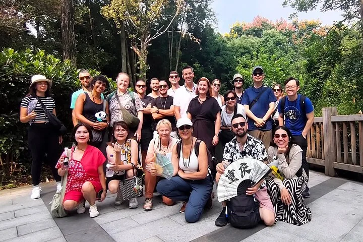Chengdu: Panda Base Leshan Buddha Tour(or Half Day Panda Base ) · 2/4