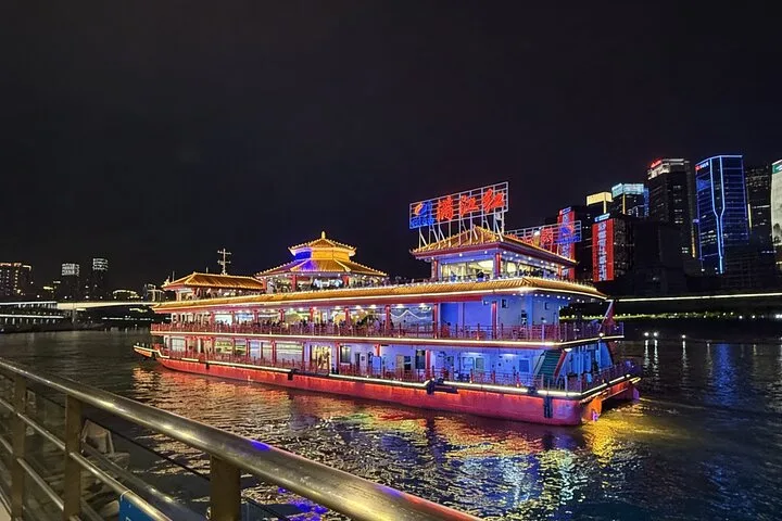 Chongqing Yangtze River Cruise and Illuminated Night Tour · 4/4