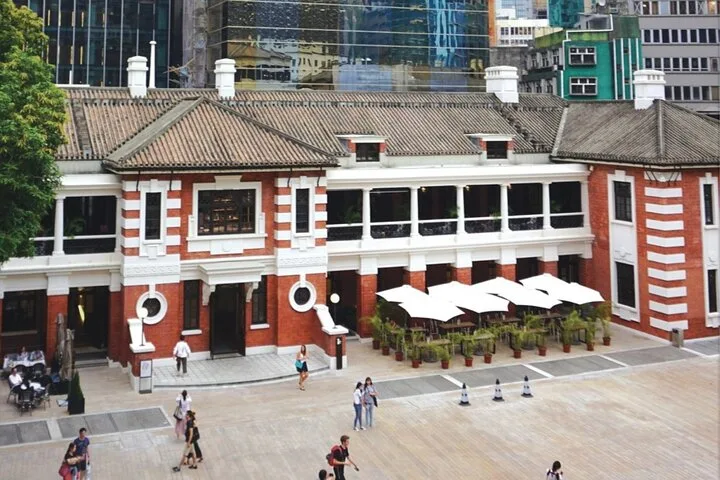 Top-Rated Hong Kong Tour: Peak Tram, Dim Sum & Cultural Sights · 3/4