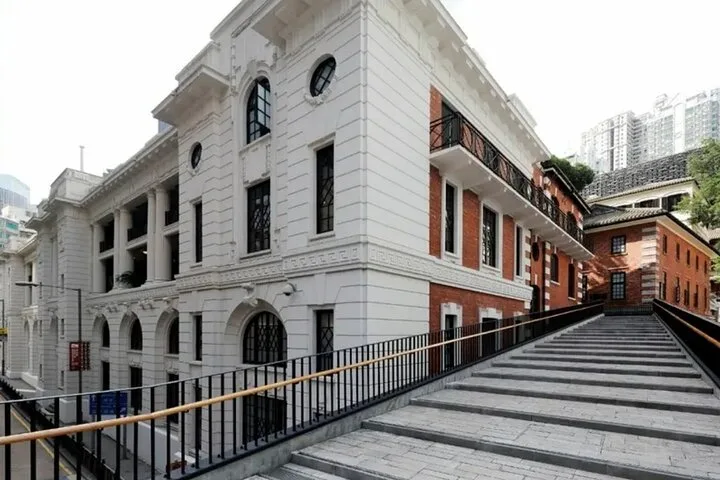 Top-Rated Hong Kong Tour: Peak Tram, Dim Sum & Cultural Sights · 4/4
