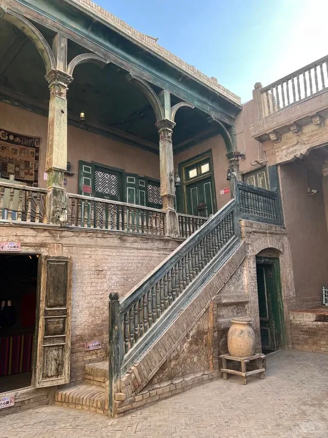 Half-Day Kashgar Sunday Market and Old Town Walking Tour · 2/4