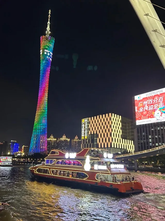 Guangzhou Pearl River Night Cruise with Dinner · 2/4