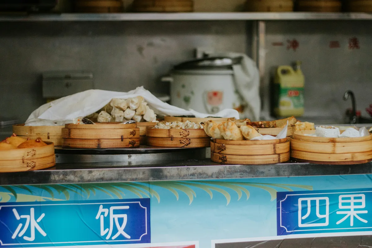 Hong Kong Small-Group Food Tour: Central + Sheung Wan · 2/4