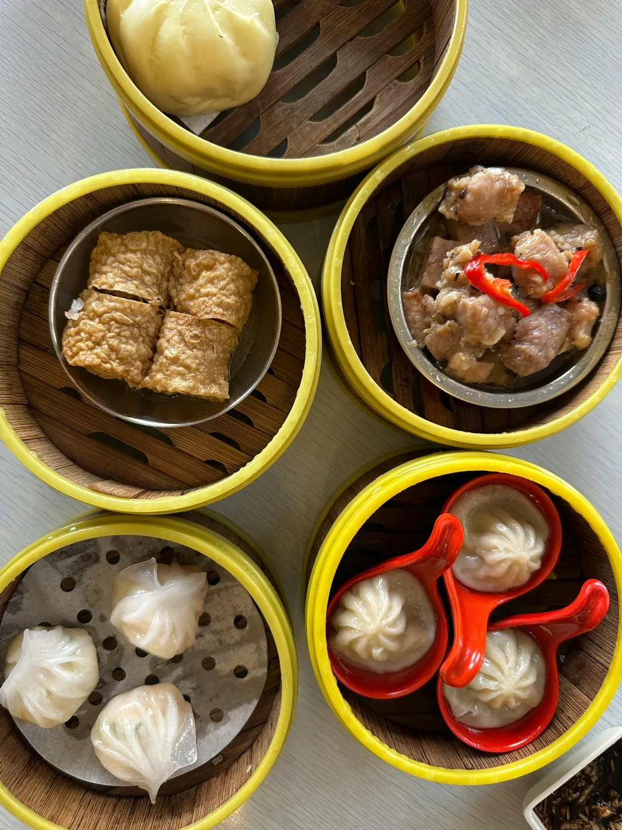 Small-Group Hong Kong Dim Sum Lunch (30+ Items) · 3/4