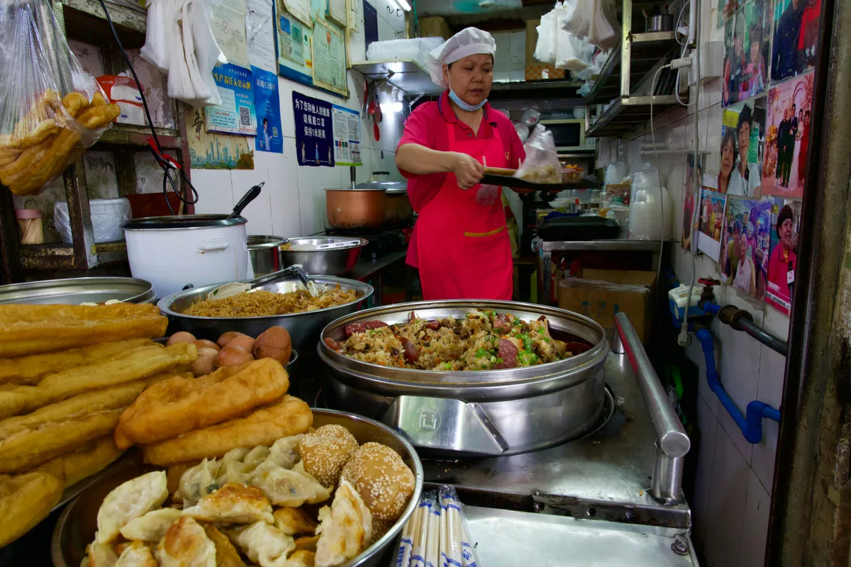 Cantonese Cuisine Tasting Tour: Old Streets and Markets (Guangzhou base) · 2/4