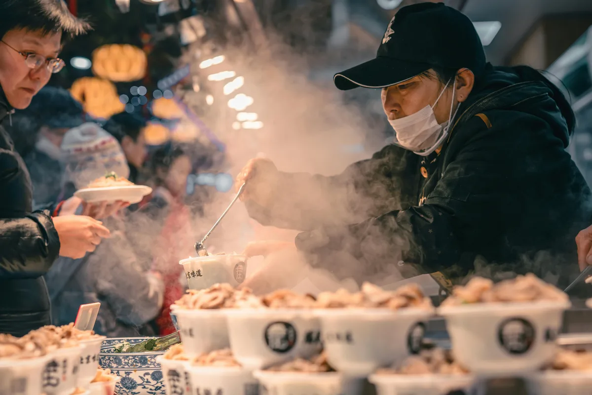 Jiqing Street Evening Food Tour with Local Hubei Specialties · 3/4