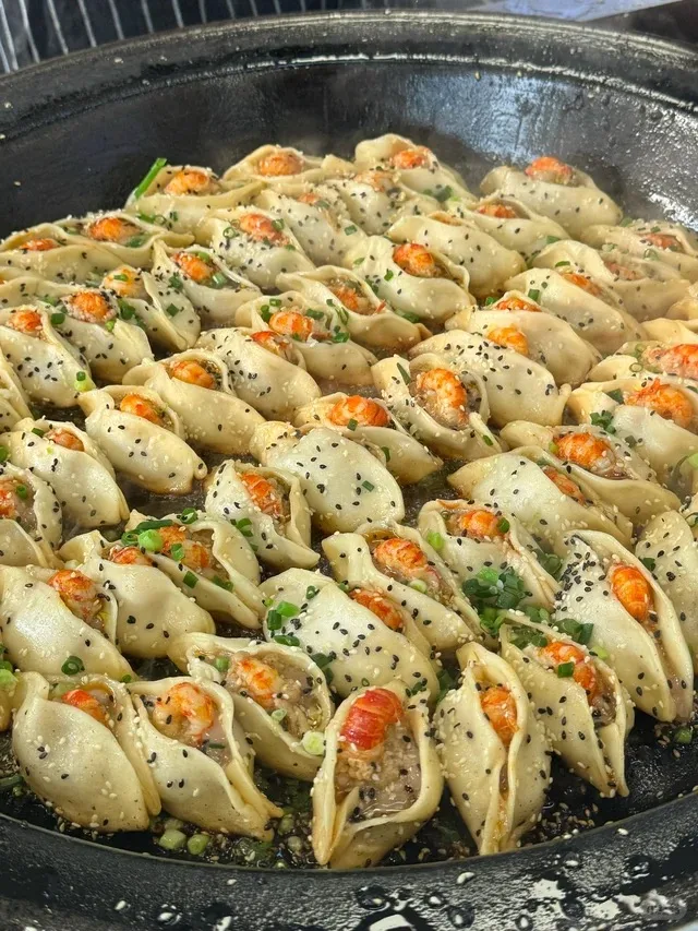 Shanghai French Concession Local Food Crawl — 10+ Tastings + Craft Beer · 2/2