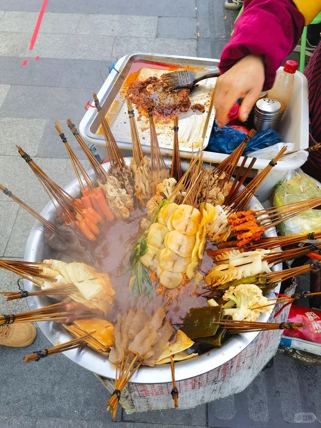 Chengdu Evening Tuktuk Food Tour — Street + Sichuan Classics · 2/4