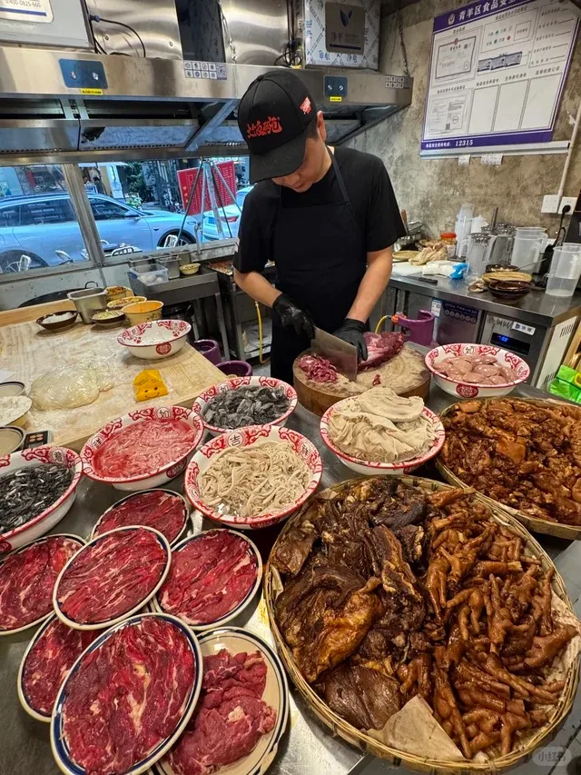 Chengdu Back Alley Hotpot Private Dining (Half-Day) · 3/4