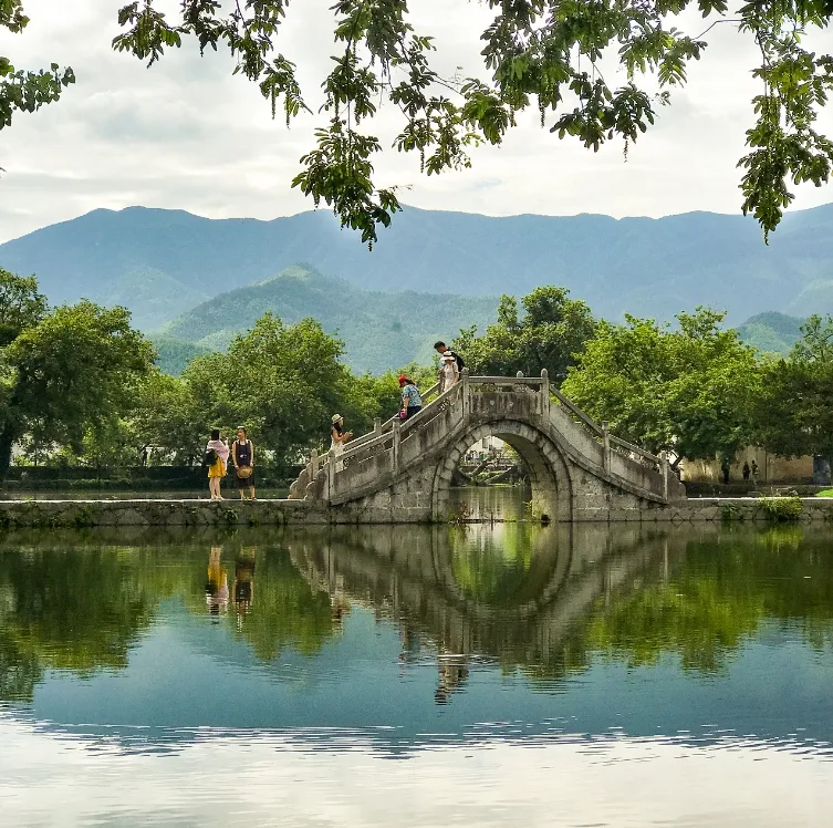Half-Day Huangshan Hongcun Ancient Village Tour · 3/4
