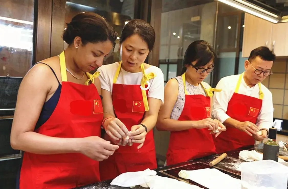 3-Hour Shanghai Xiaolongbao Cooking Class Experience · 2/4